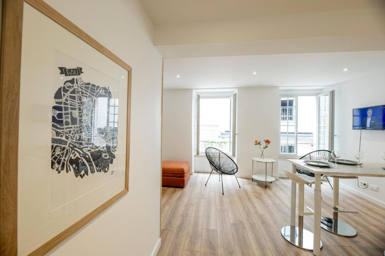 Quartier Du Chateau, Superbe Appartement Avec Parking Pau Buitenkant foto