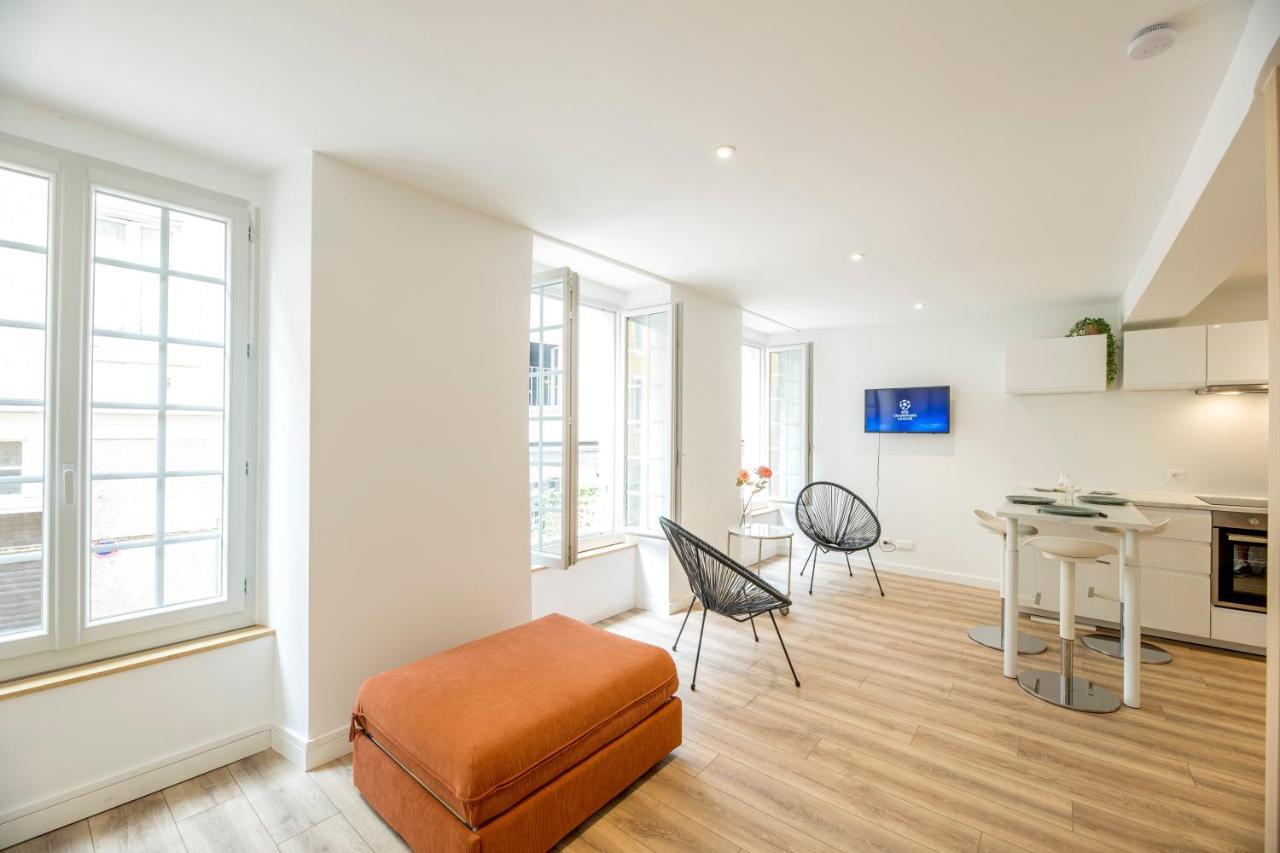 Quartier Du Chateau, Superbe Appartement Avec Parking Pau Buitenkant foto