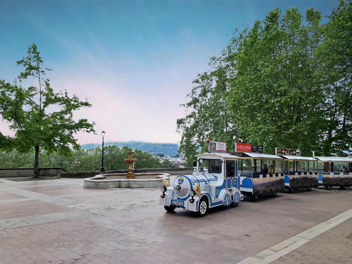 Quartier Du Chateau, Superbe Appartement Avec Parking Pau Buitenkant foto